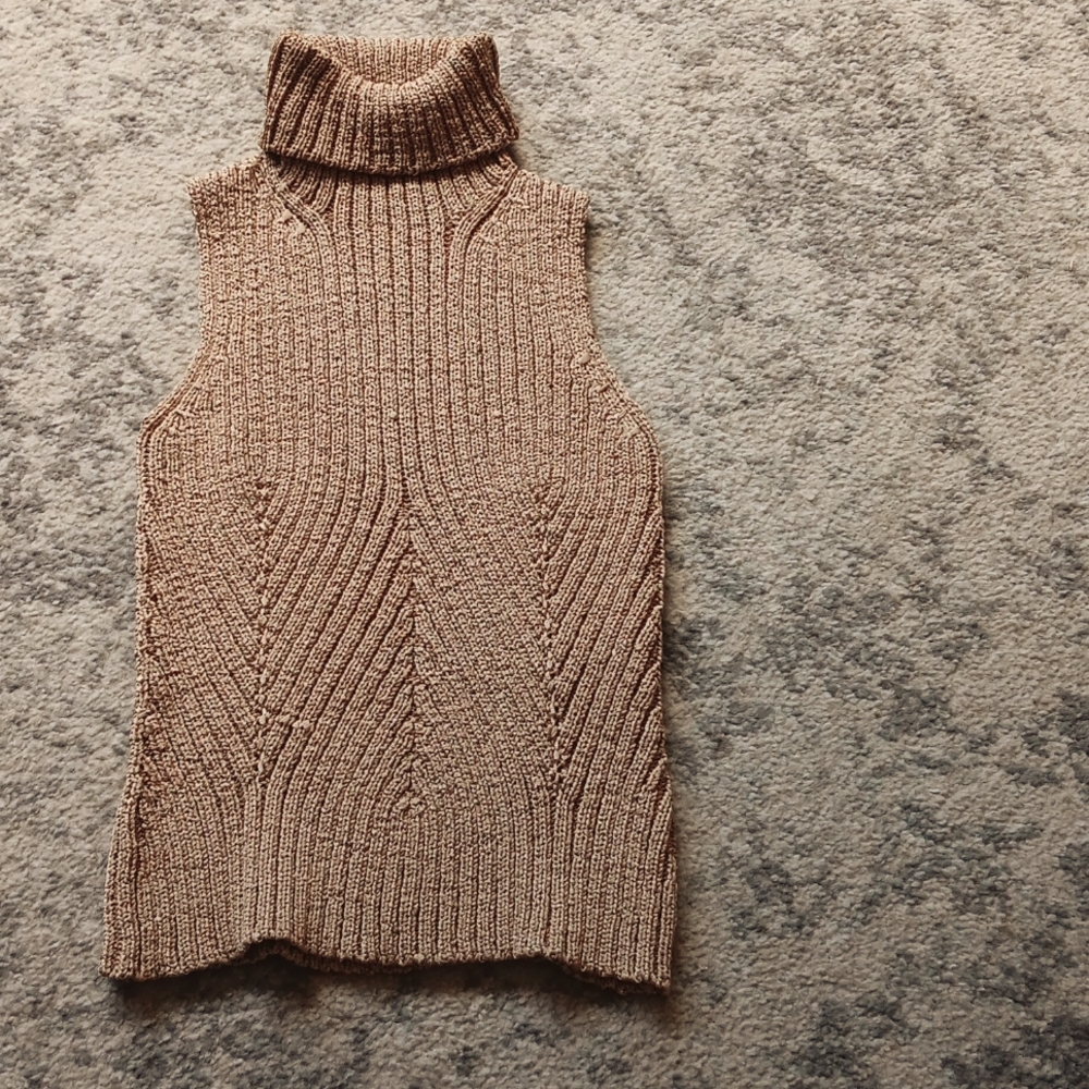 Oscar by Oscar de la Renta gold knit turtleneck